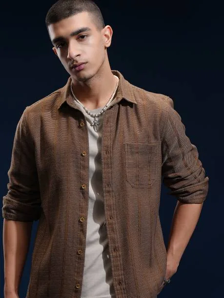 Men Slim Fit Striped Cut Away Collar Casual Shirt